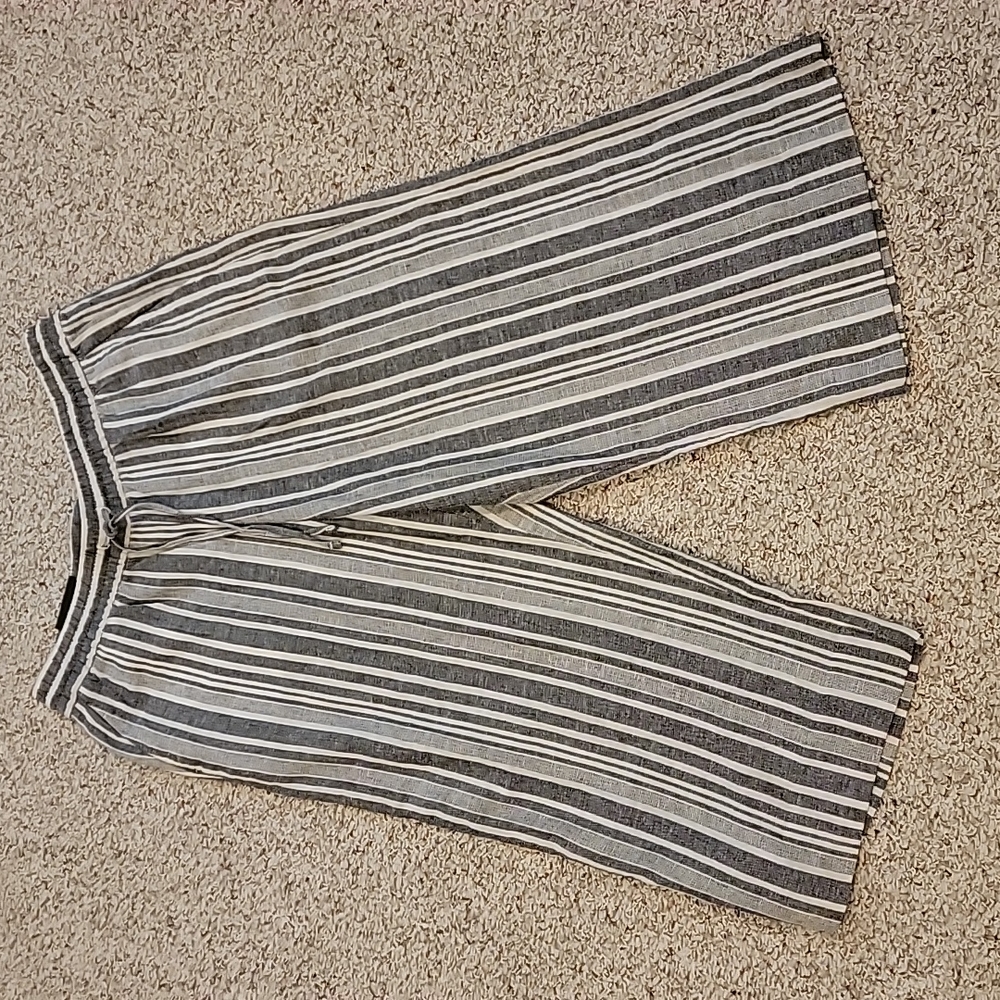 Banana Republic Linen-Blend Easy Crop Pant Brand new. Size L. Navy/White Stripe